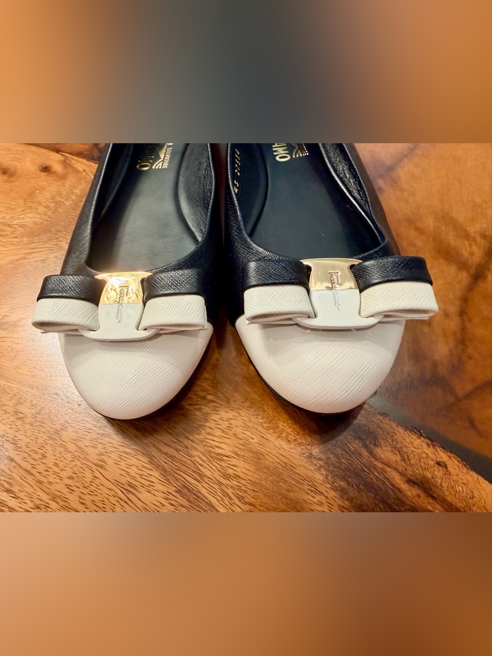 Salvatore Ferragamo Varina Bicolor Ballet Flats w Bow Black/White Size 8.5M GUC - Picture 10 of 17
